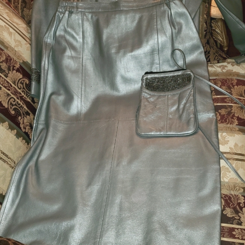 Leather skirt,coat,& pusre
